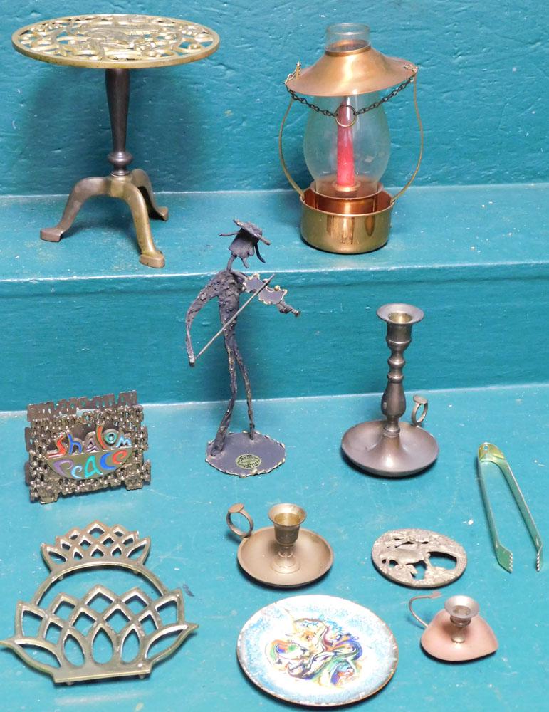 Lot Brass Items: Lot Brass Items. "ALL DESCRIPTIONS AND ANY CONDITION STATEMENT GIVEN BY LANGSTON AUCTION GALLERY ARE STRICTLY OPINIONS AND LANGSTON'S SHALL HAVE NO RESPONSIBILITY FOR ERRORS OR OMISSIONS. THE ABSENCE