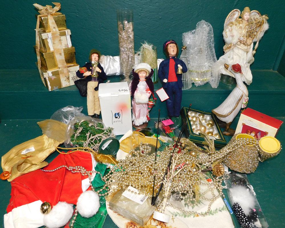 Lot Christmas Decorations: Lot Christmas Decorations. "ALL DESCRIPTIONS AND ANY CONDITION STATEMENT GIVEN BY LANGSTON AUCTION GALLERY ARE STRICTLY OPINIONS AND LANGSTON'S SHALL HAVE NO RESPONSIBILITY FOR ERRORS OR OMISSIONS. TH
