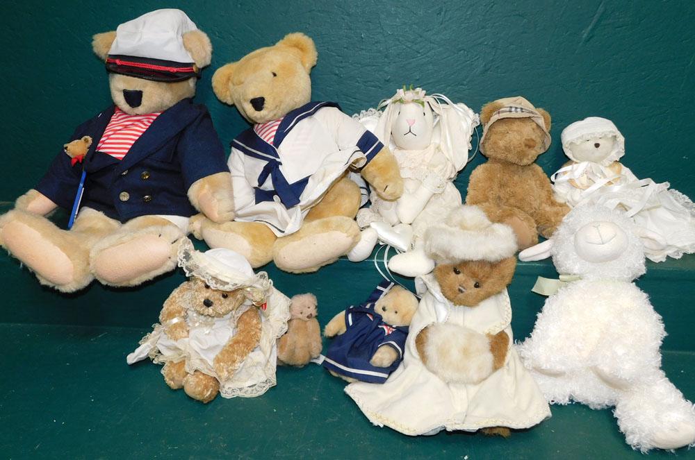 Lot Teddy Bears & Dolls (1 of 1)