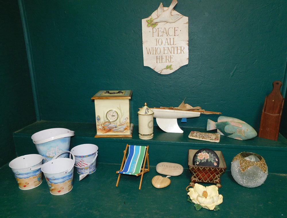 Lot Decorator Items (1 of 5)