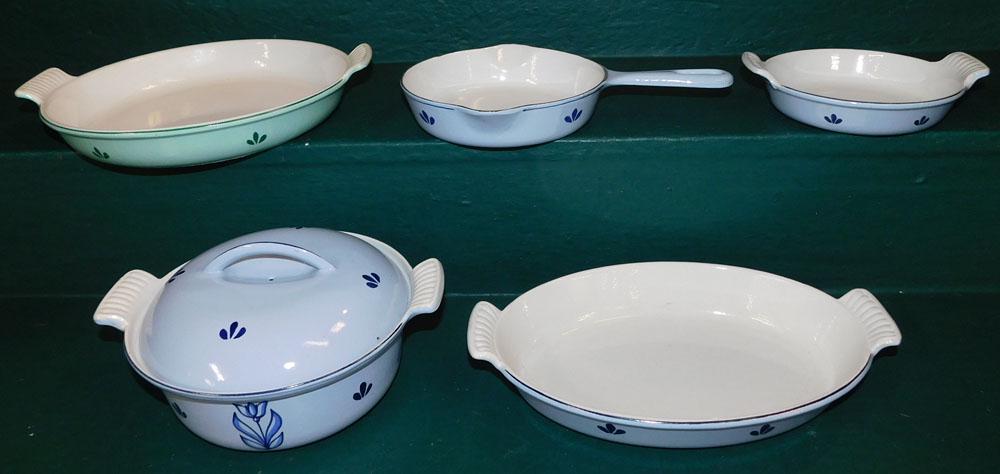 Lot Cast Iron Casserole Dishes (1 of 4)