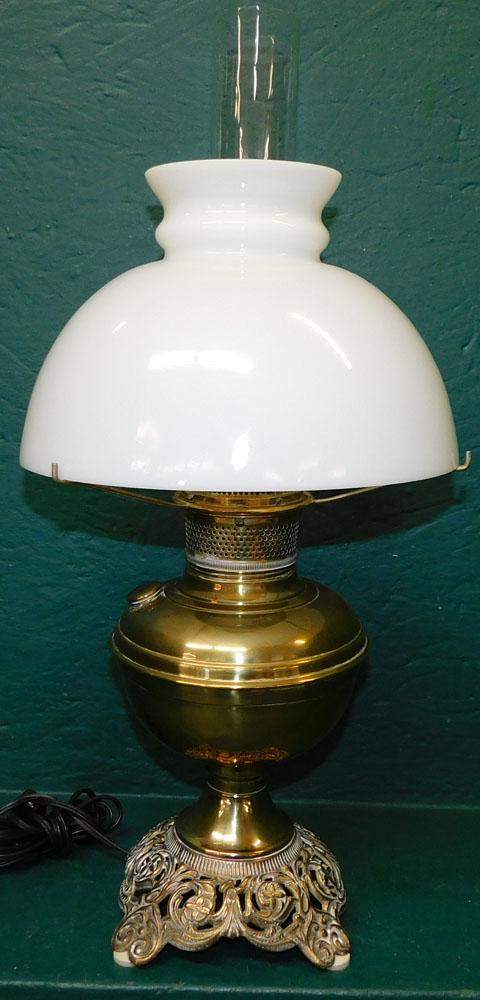 Antique Brass Electrified Oil Lamp (1 of 3)
