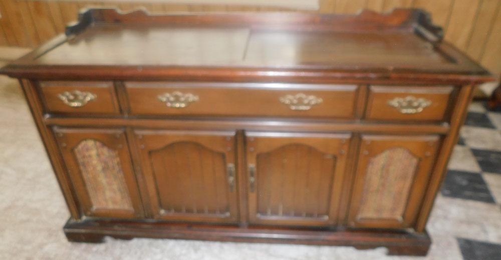 Vintage Record Player (1 of 9)