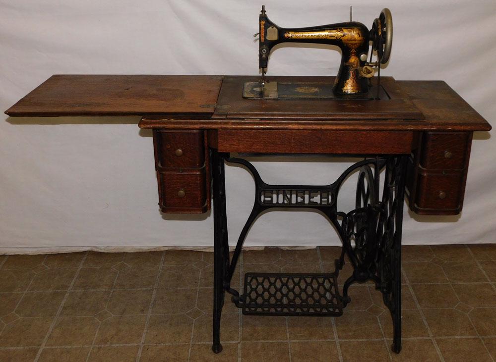 Antique Quarter Sawn Oak Singer Sewing Machine (1 of 7)