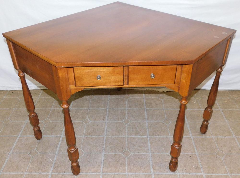Maple Corner Desk (1 of 5)