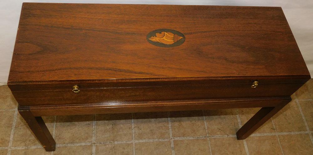 Benchmade Mahogany Box on Stand with Conch Shell Inlay (1 of 5)