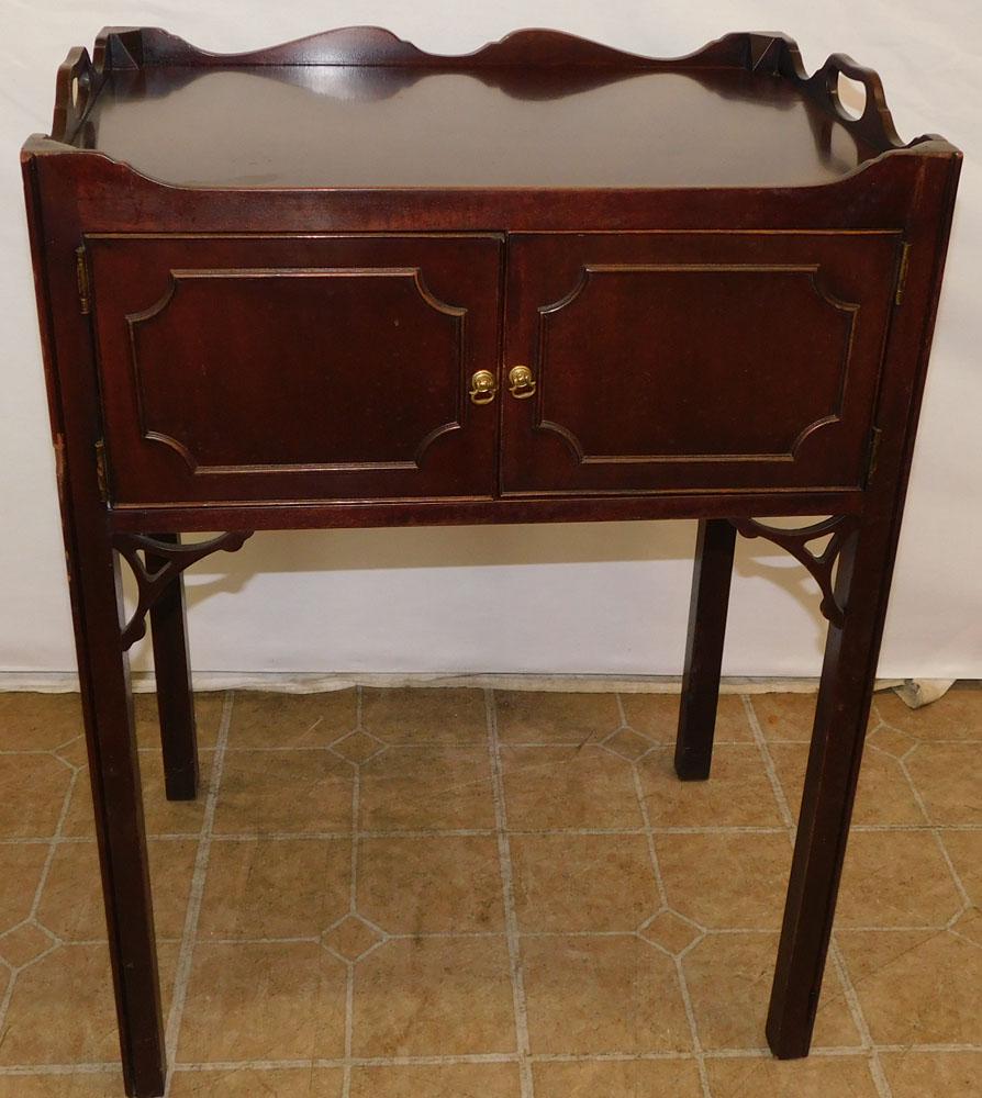 Mahogany Chippendale Style 2 Door Night Stand (1 of 5)
