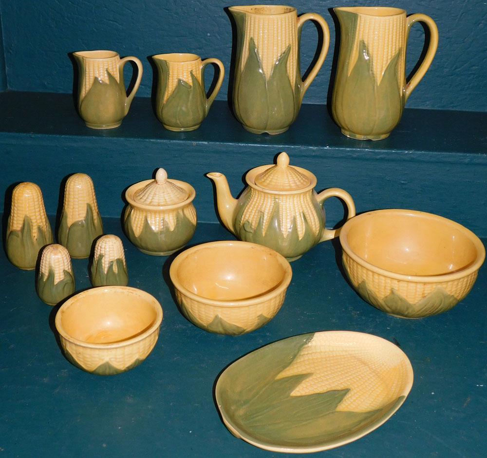 14 Pieces of Shawnee Corn Pottery (1 of 8)