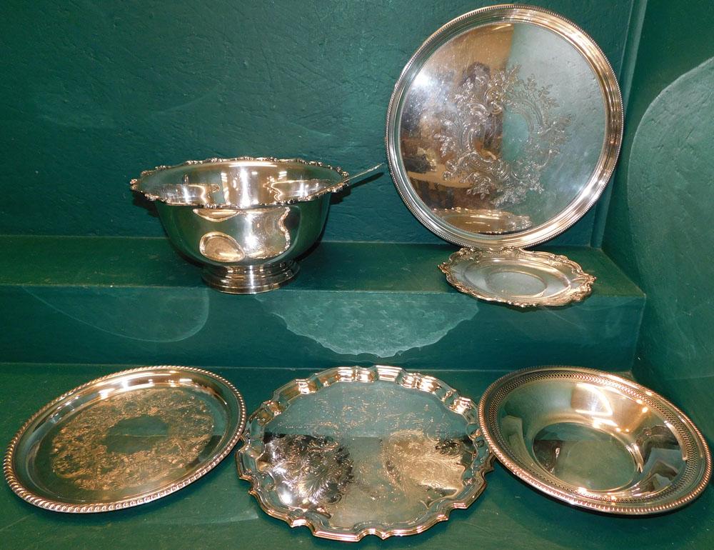 Lot of Silverplate Items: Lot of Silverplate Items. Up to 17" Dia. ALL DESCRIPTIONS AND ANY CONDITION STATEMENT GIVEN BY LANGSTON AUCTION GALLERY ARE STRICTLY OPINIONS AND LANGSTON'S SHALL HAVE NO RESPONSIBILITY FOR ERRORS OR 