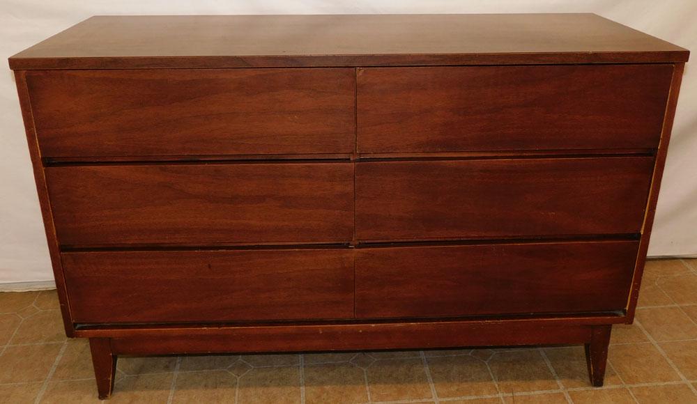 Walnut Mid Century Modern 6 Drawer Credenza: Walnut Mid Century Modern 6 Drawer Credenza . 50 1/4" W 19 1/4" D 31 1/2" H ALL DESCRIPTIONS AND ANY CONDITION STATEMENT GIVEN BY LANGSTON AUCTION GALLERY ARE STRICTLY OPINIONS AND LANGSTON'S SHALL HA