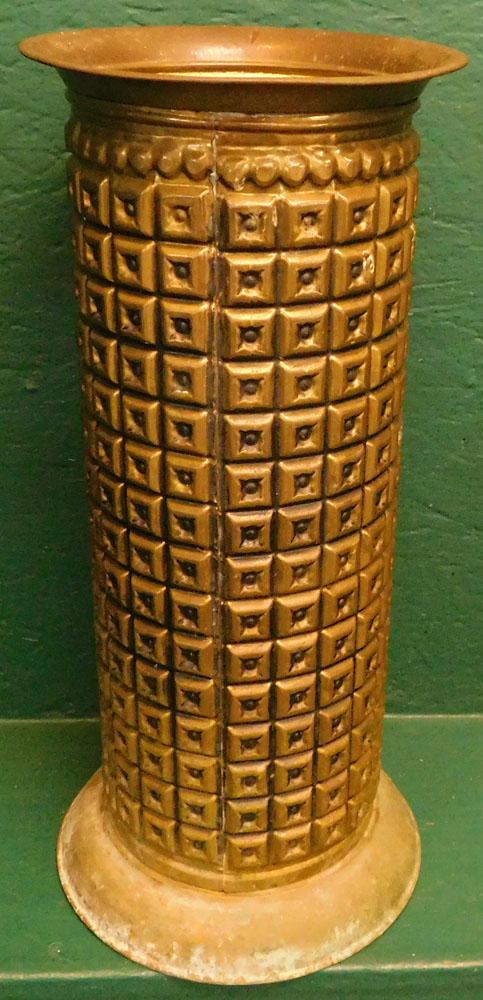 Antique English Brass Umbrella Stand: Antique English Brass Umbrella Stand . 19" H ALL DESCRIPTIONS AND ANY CONDITION STATEMENT GIVEN BY LANGSTON AUCTION GALLERY ARE STRICTLY OPINIONS AND LANGSTON'S SHALL HAVE NO RESPONSIBILITY FOR ERRORS