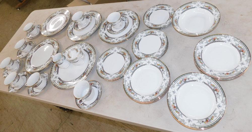 44 Piece Porcelain Dinner Set by Mikasa (1 of 4)