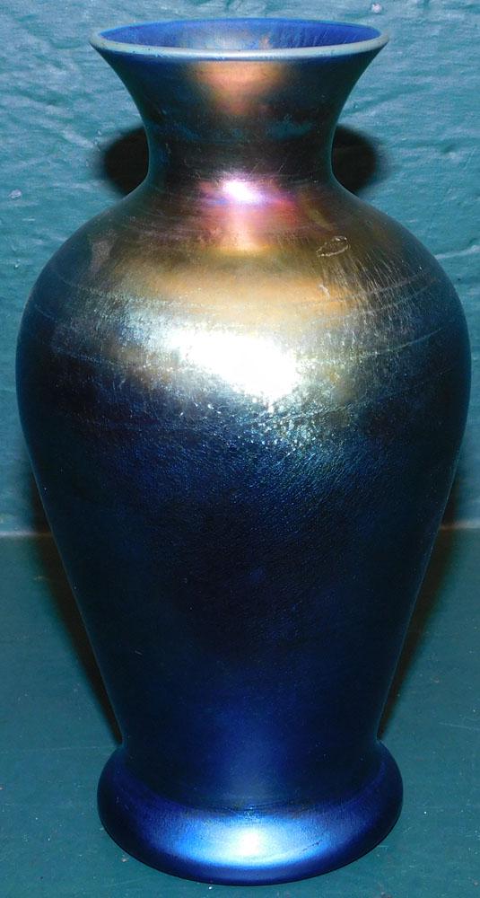 Unsigned Art Glass Vase (1 of 3)