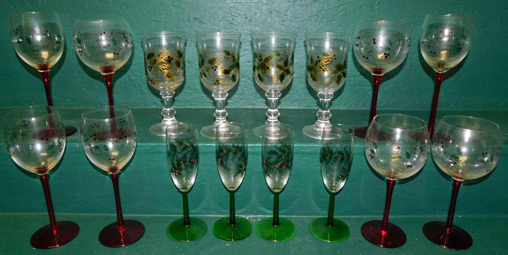 Lot of Christmas Wine Glasses: Lot of Christmas Wine Glasses. ALL DESCRIPTIONS AND ANY CONDITION STATEMENT GIVEN BY LANGSTON AUCTION GALLERY ARE STRICTLY OPINIONS AND LANGSTON'S SHALL HAVE NO RESPONSIBILITY FOR ERRORS OR OMISSIONS.