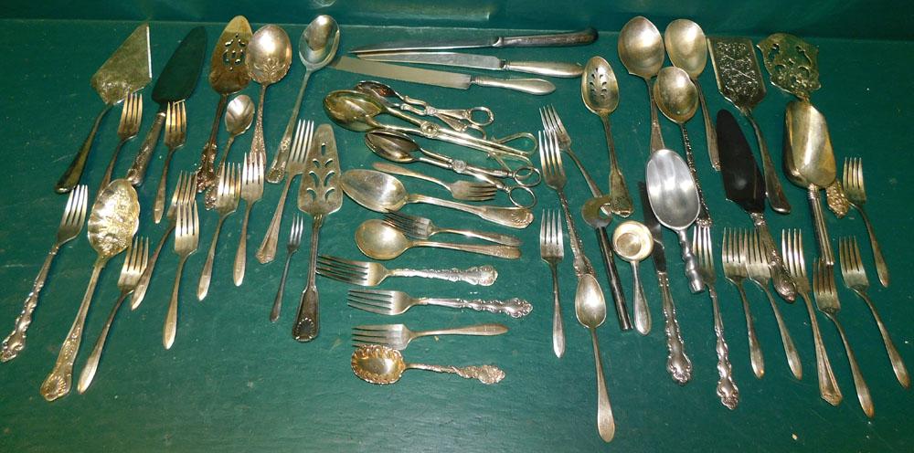 Lot of Silverplate Flatware: Lot of Silverplate Flatware. ALL DESCRIPTIONS AND ANY CONDITION STATEMENT GIVEN BY LANGSTON AUCTION GALLERY ARE STRICTLY OPINIONS AND LANGSTON'S SHALL HAVE NO RESPONSIBILITY FOR ERRORS OR OMISSIONS. T