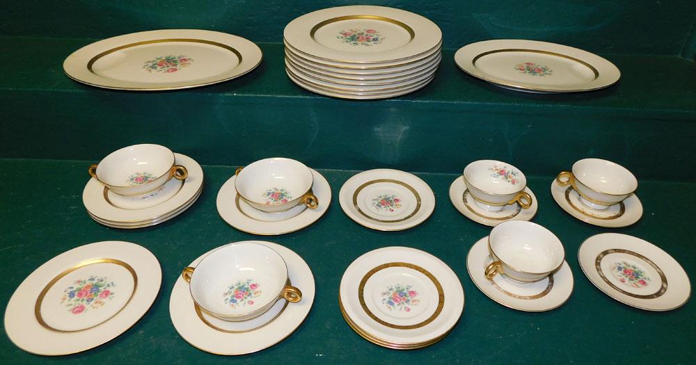 Lot of Theodore Haviland Dinner China: Lot of Theodore Haviland Dinner China. ALL DESCRIPTIONS AND ANY CONDITION STATEMENT GIVEN BY LANGSTON AUCTION GALLERY ARE STRICTLY OPINIONS AND LANGSTON'S SHALL HAVE NO RESPONSIBILITY FOR ERRORS OR OM