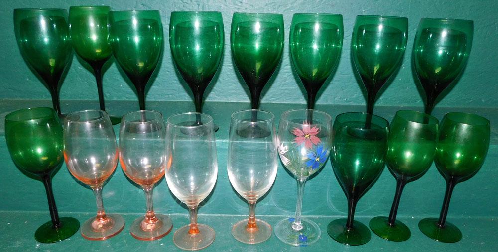 Lot of Green Wine Glasses: Lot of Green Wine Glasses . ALL DESCRIPTIONS AND ANY CONDITION STATEMENT GIVEN BY LANGSTON AUCTION GALLERY ARE STRICTLY OPINIONS AND LANGSTON'S SHALL HAVE NO RESPONSIBILITY FOR ERRORS OR OMISSIONS. TH