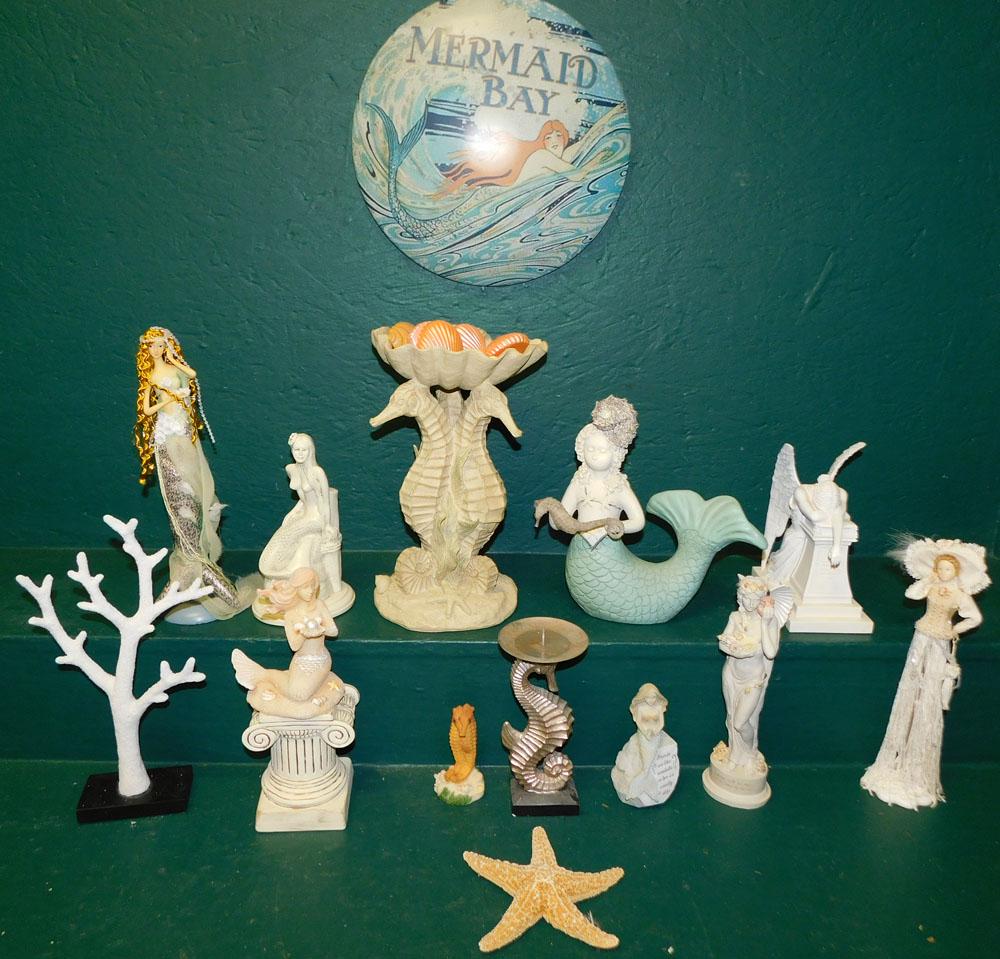 Lot of Resin Seashell Figurines: Lot of Resin Seashell Figurines . ALL DESCRIPTIONS AND ANY CONDITION STATEMENT GIVEN BY LANGSTON AUCTION GALLERY ARE STRICTLY OPINIONS AND LANGSTON'S SHALL HAVE NO RESPONSIBILITY FOR ERRORS OR OMISSIO