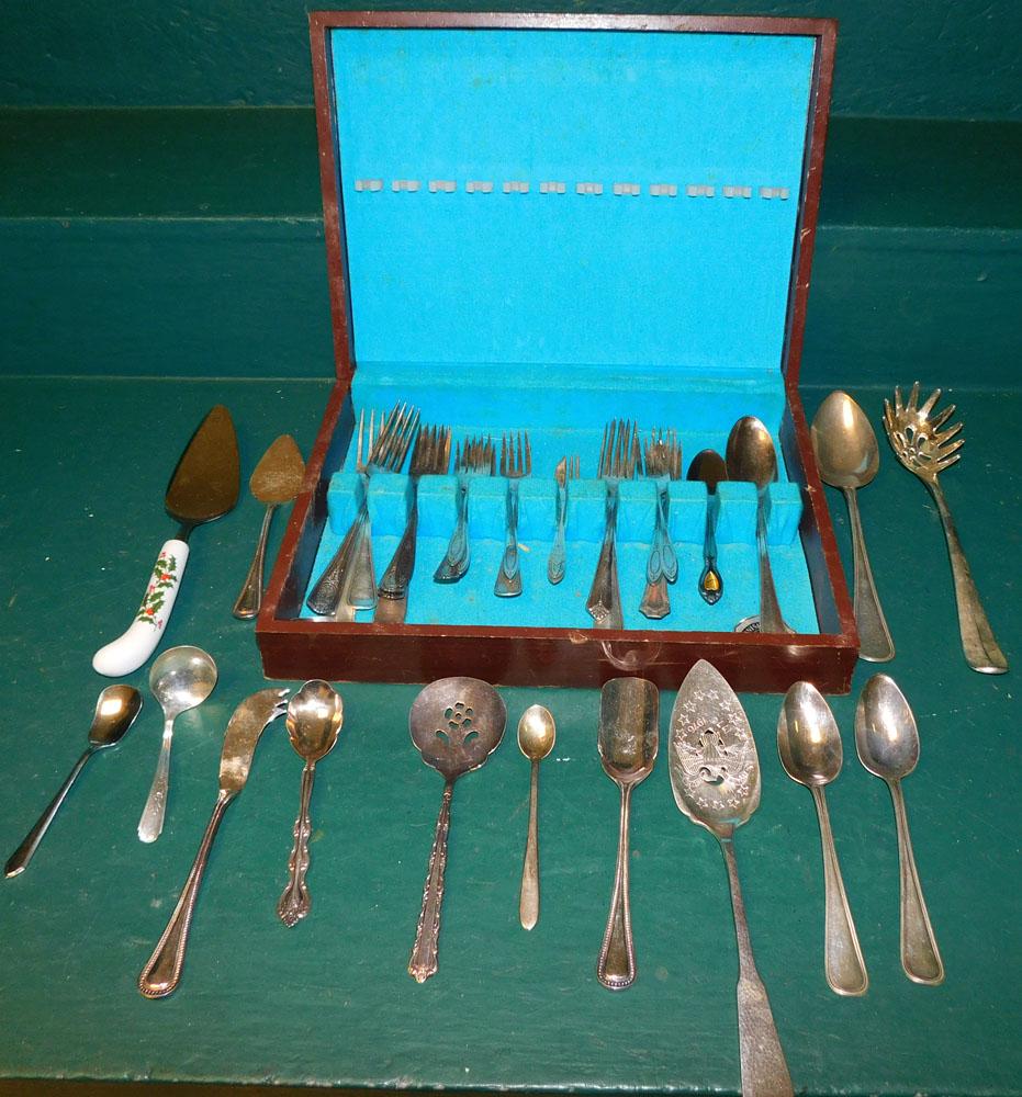 Lot of Silverplate Flatware: Lot of Silverplate Flatware. ALL DESCRIPTIONS AND ANY CONDITION STATEMENT GIVEN BY LANGSTON AUCTION GALLERY ARE STRICTLY OPINIONS AND LANGSTON'S SHALL HAVE NO RESPONSIBILITY FOR ERRORS OR OMISSIONS. T