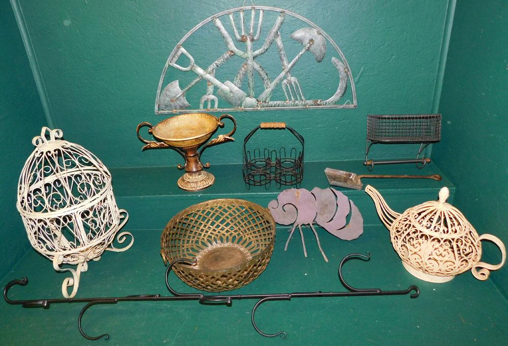 Lot of Metal Decorative Items (1 of 5)