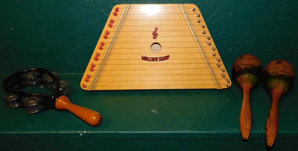 Lot of Vintage Music Instruments: Lot of Vintage Music Instruments . ALL DESCRIPTIONS AND ANY CONDITION STATEMENT GIVEN BY LANGSTON AUCTION GALLERY ARE STRICTLY OPINIONS AND LANGSTON'S SHALL HAVE NO RESPONSIBILITY FOR ERRORS OR OMISSI
