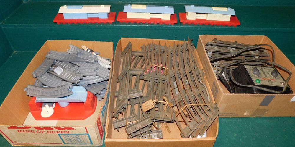 Lot of Metal Train Tracks, Engine by Lionel, & Miscellaneous Items (1 of 4)