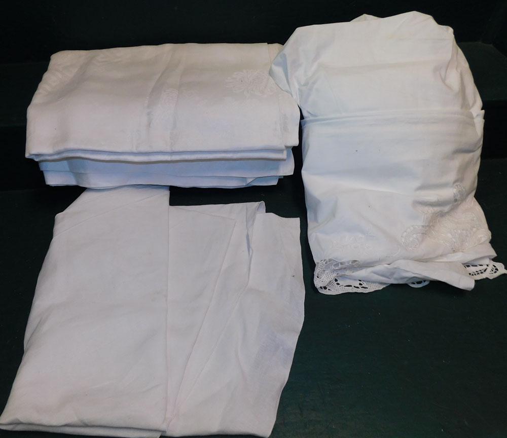 Lot of Linens: Lot of Linens. ALL DESCRIPTIONS AND ANY CONDITION STATEMENT GIVEN BY LANGSTON AUCTION GALLERY ARE STRICTLY OPINIONS AND LANGSTON'S SHALL HAVE NO RESPONSIBILITY FOR ERRORS OR OMISSIONS. THE ABSENCE OF