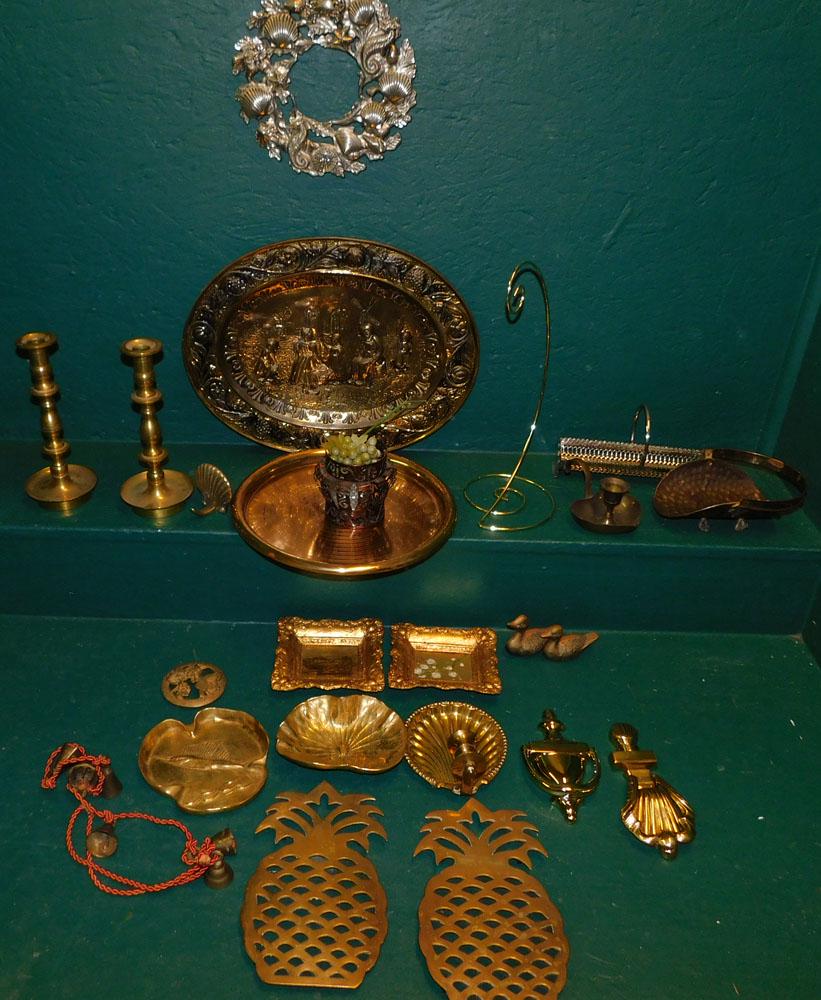 Lot of Brass Items: Lot of Brass Items . ALL DESCRIPTIONS AND ANY CONDITION STATEMENT GIVEN BY LANGSTON AUCTION GALLERY ARE STRICTLY OPINIONS AND LANGSTON'S SHALL HAVE NO RESPONSIBILITY FOR ERRORS OR OMISSIONS. THE ABSEN