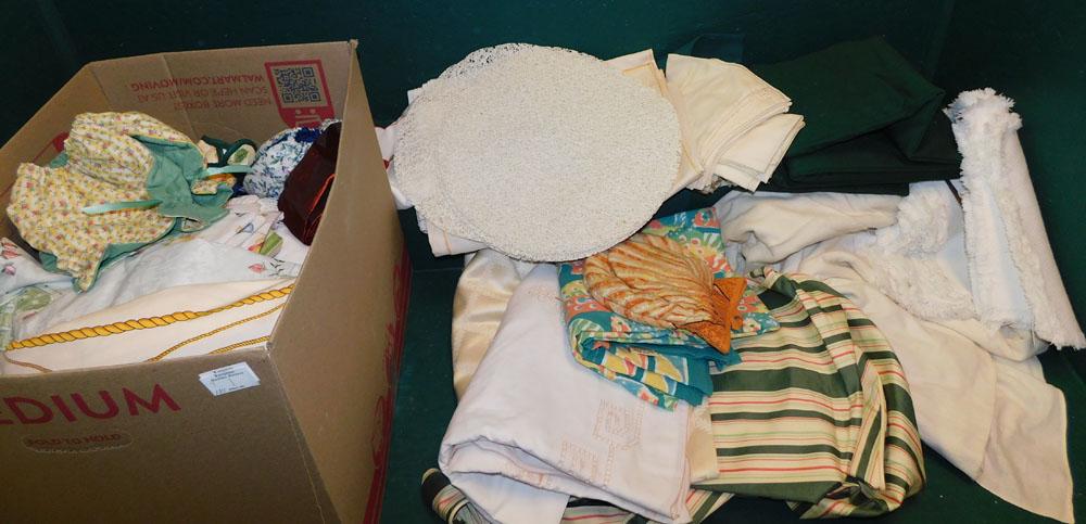 Lot of Linens: Lot of Linens. ALL DESCRIPTIONS AND ANY CONDITION STATEMENT GIVEN BY LANGSTON AUCTION GALLERY ARE STRICTLY OPINIONS AND LANGSTON'S SHALL HAVE NO RESPONSIBILITY FOR ERRORS OR OMISSIONS. THE ABSENCE OF