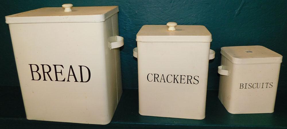 3 Graduated Painted Tole Cannisters: 3 Graduated Painted Tole Cannisters . 14 1/4" H ALL DESCRIPTIONS AND ANY CONDITION STATEMENT GIVEN BY LANGSTON AUCTION GALLERY ARE STRICTLY OPINIONS AND LANGSTON'S SHALL HAVE NO RESPONSIBILITY FOR ERR