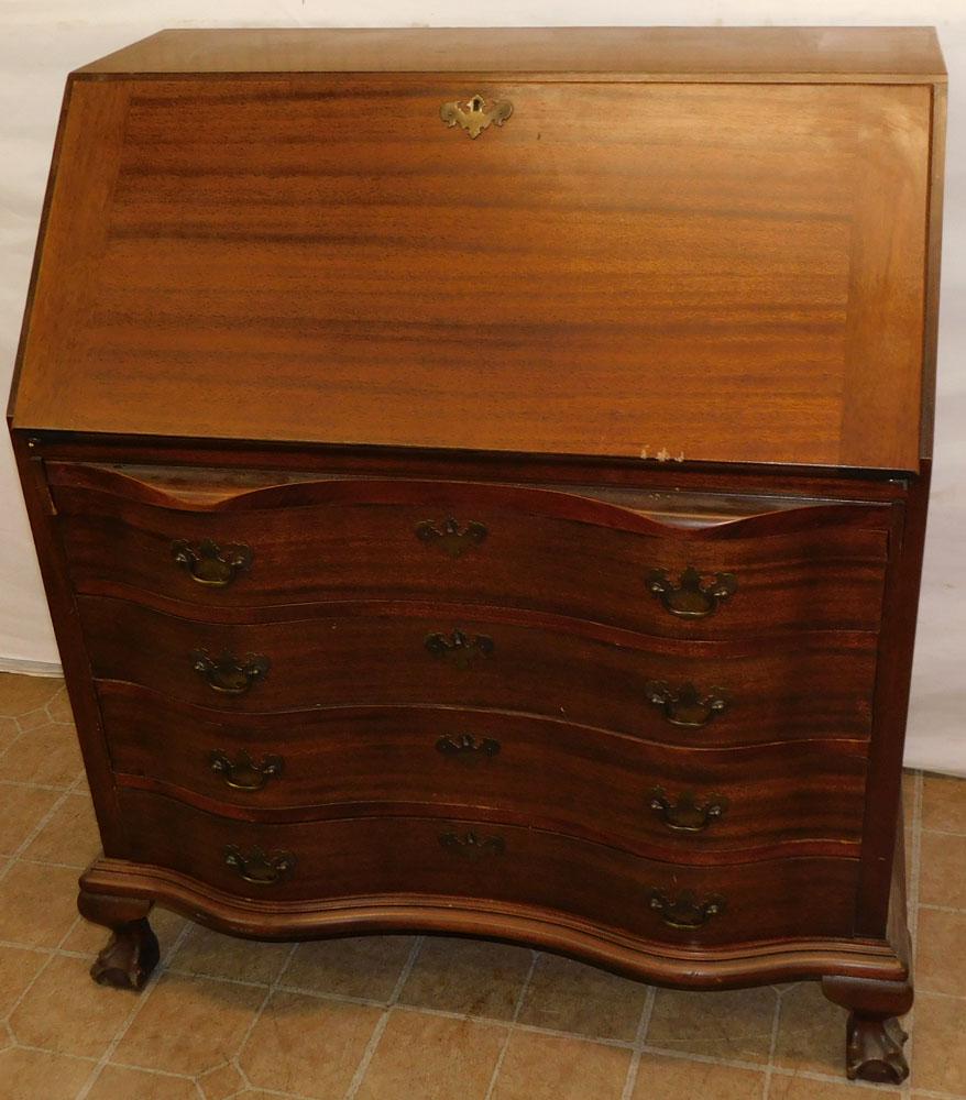 Mahogany Serpentine Slant Front Desk: Mahogany Serpentine Slant Front Desk. 36" W 20 1/2" D 41 3/4" H ALL DESCRIPTIONS AND ANY CONDITION STATEMENT GIVEN BY LANGSTON AUCTION GALLERY ARE STRICTLY OPINIONS AND LANGSTON'S SHALL HAVE NO RESPON