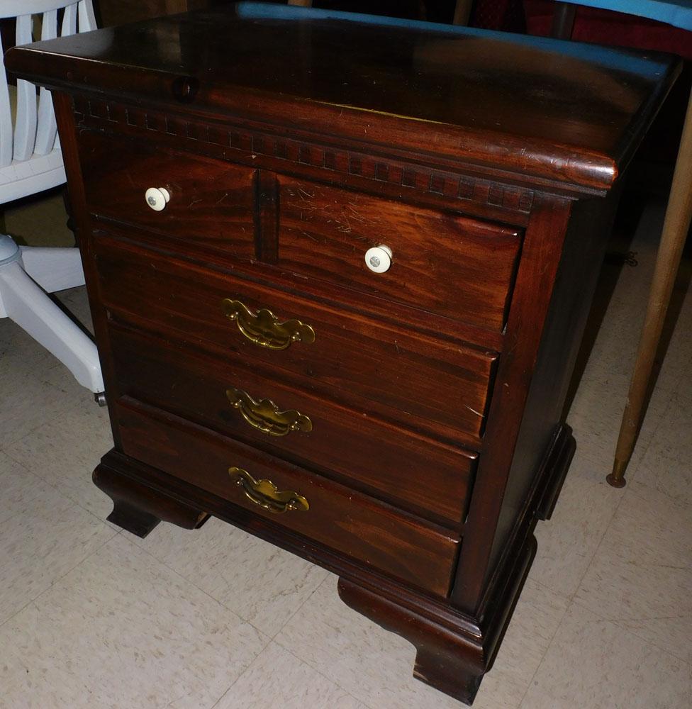 Pine 4 Drawer Night Stand (1 of 2)