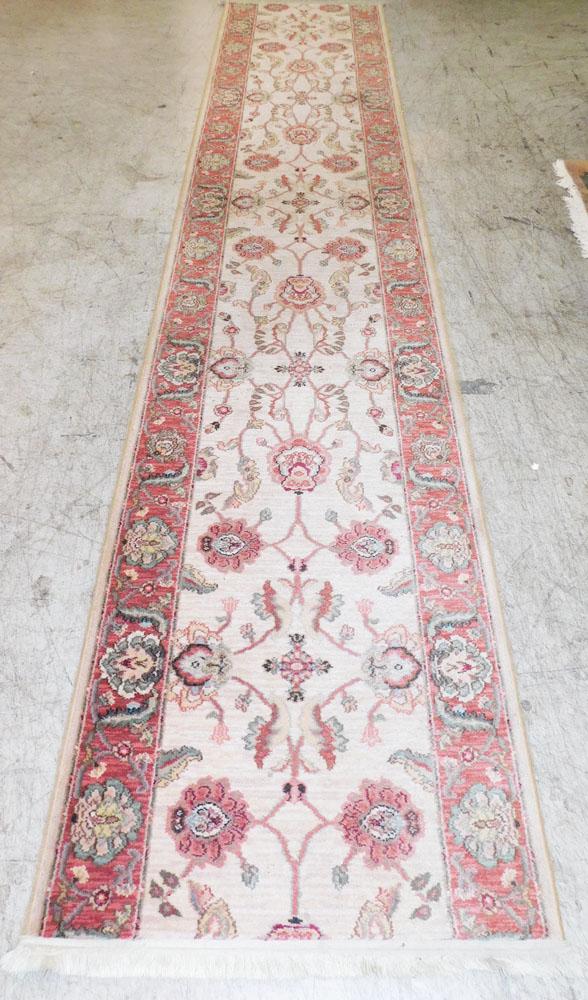 2' 7" x 13' Machine Made Rug (1 of 4)