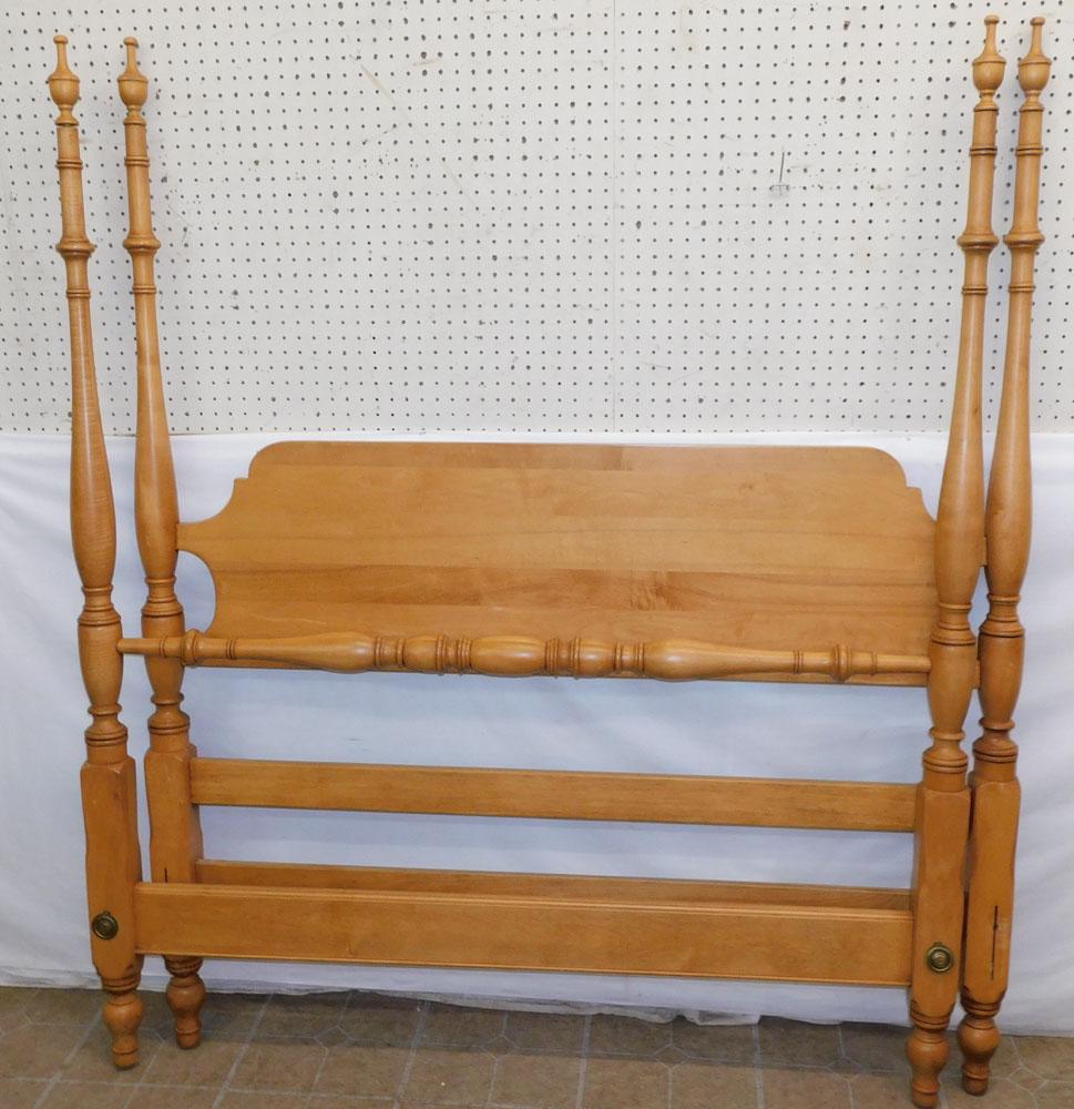 Maple Full Size Poster Bed, (No Rails) (1 of 3)