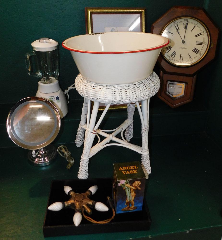 Lot of 9 Miscellaneous Items: Lot of 9 Miscellaneous Items. Up to 18 1/4" H ALL DESCRIPTIONS AND ANY CONDITION STATEMENT GIVEN BY LANGSTON AUCTION GALLERY ARE STRICTLY OPINIONS AND LANGSTON'S SHALL HAVE NO RESPONSIBILITY FOR ERROR