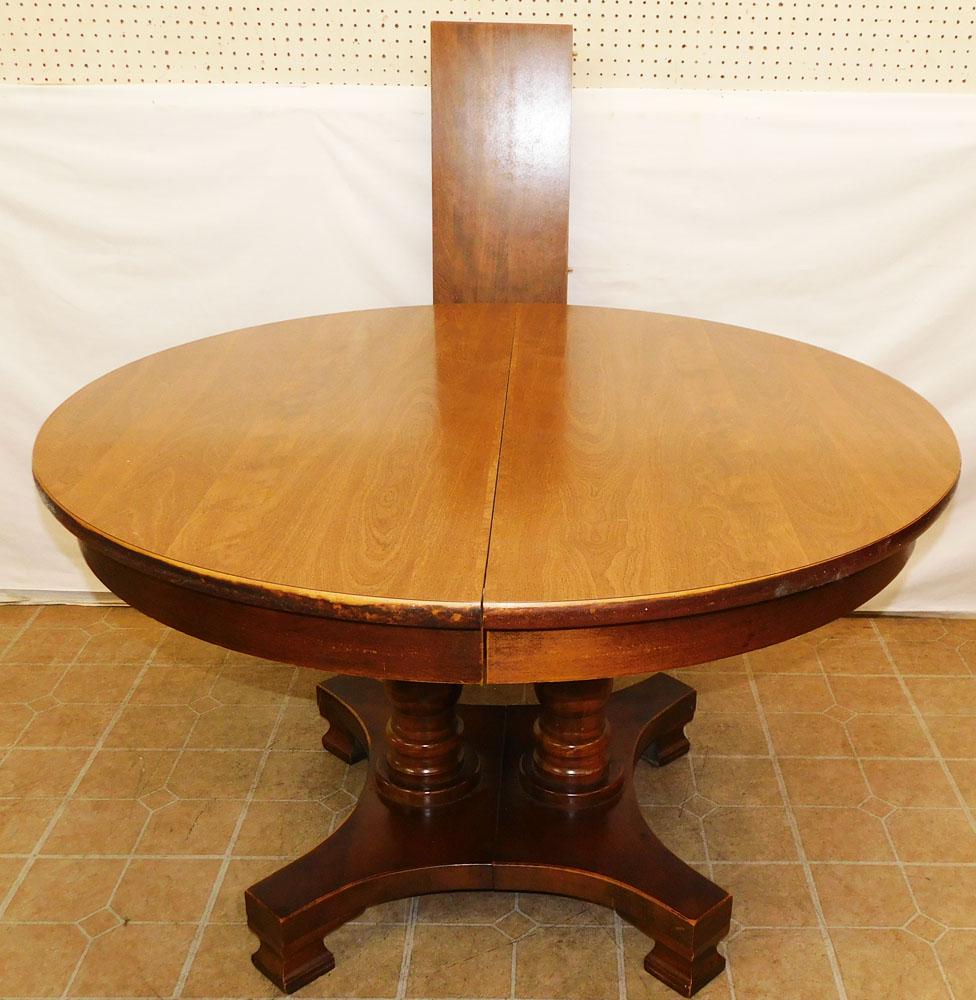 Round Dining Table with 1 Leaf (1 of 4)