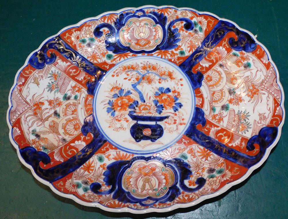 Antique Imari Porcelain Scalloped Edge Oval Charger: Antique Imari Porcelain Scalloped Edge Oval Charger . 13 1/4" X 10 1/2"