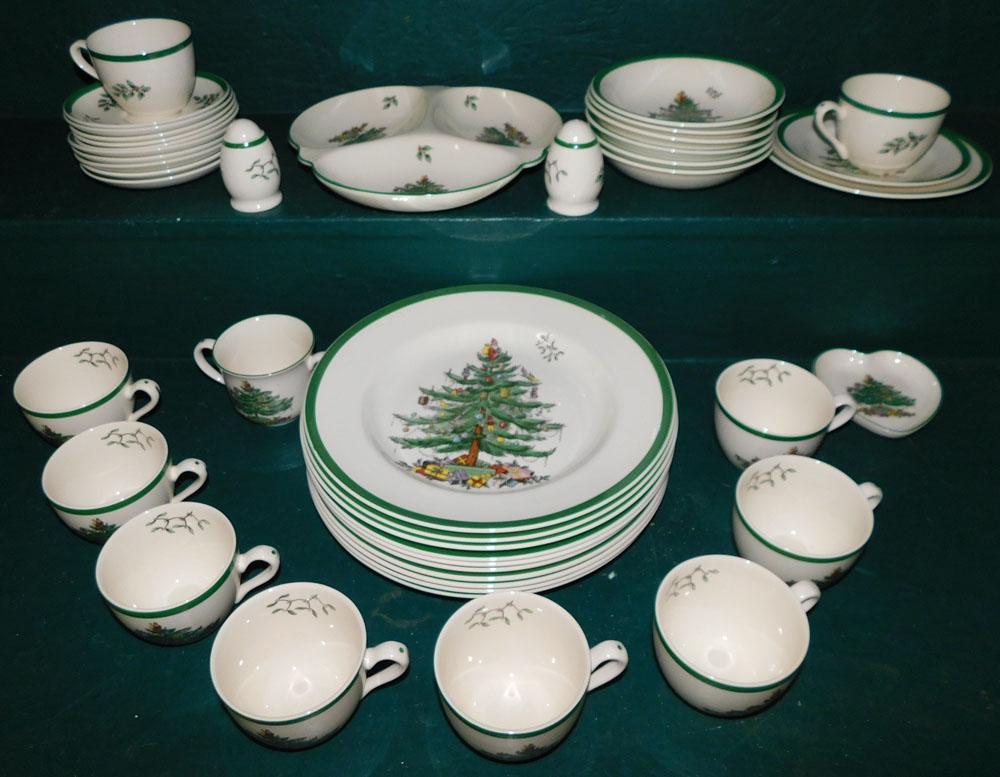 43 Pieces of Spode, Christmas Tree Pattern (1 of 4)