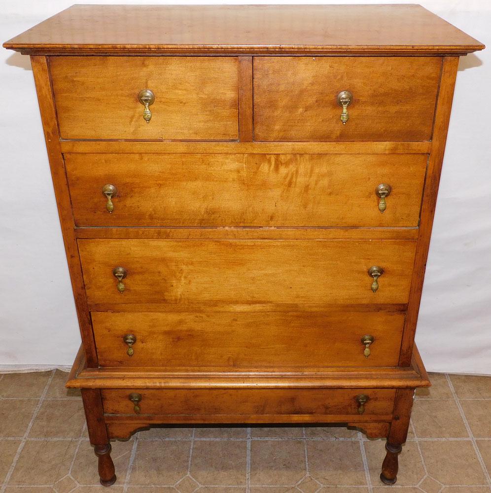 Maple 2/3 Drawer Chest On Stand (1 of 6)