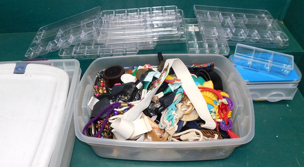 Lot Ladies Belts & Organizers: Lot Ladies Belts & Organizers. ALL DESCRIPTIONS AND ANY CONDITION STATEMENT GIVEN BY LANGSTON AUCTION GALLERY ARE STRICTLY OPINIONS AND LANGSTON'S SHALL HAVE NO RESPONSIBILITY FOR ERRORS OR OMISSIONS.