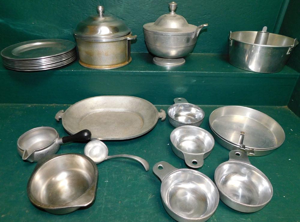 Lot Cast Aluminum Pots (1 of 1)