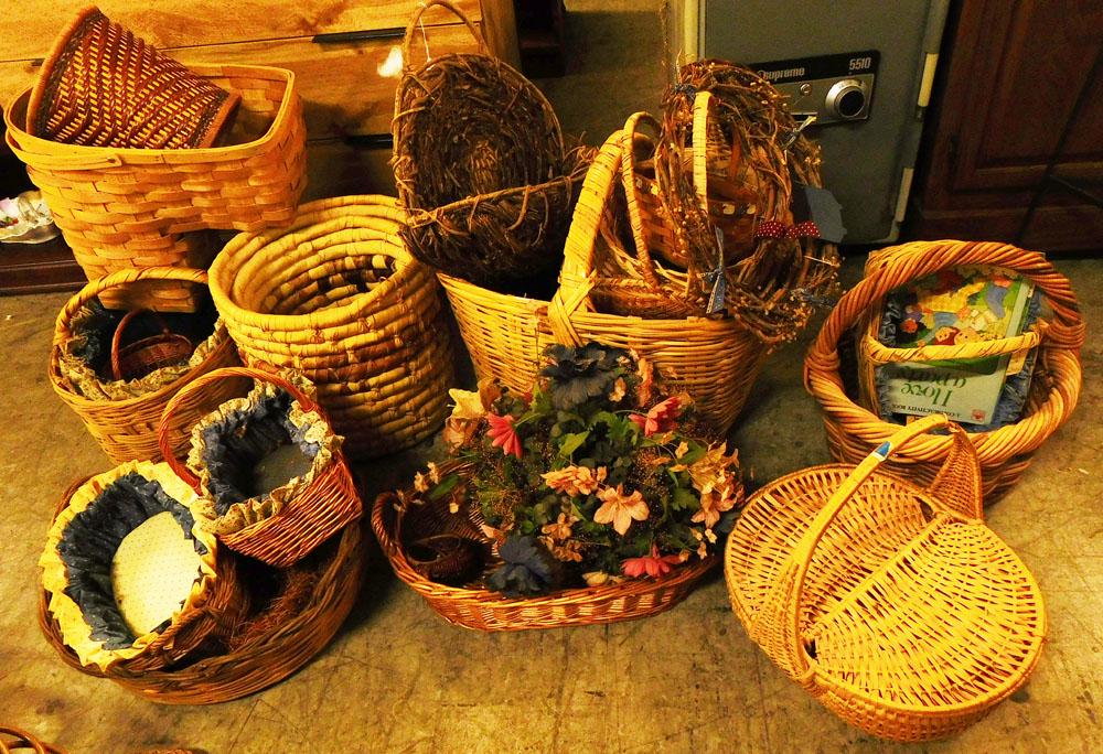 Lot of Baskets: Lot of Baskets. "ALL DESCRIPTIONS AND ANY CONDITION STATEMENT GIVEN BY LANGSTON AUCTION GALLERY ARE STRICTLY OPINIONS AND LANGSTON'S SHALL HAVE NO RESPONSIBILITY FOR ERRORS OR OMISSIONS. THE ABSENCE O