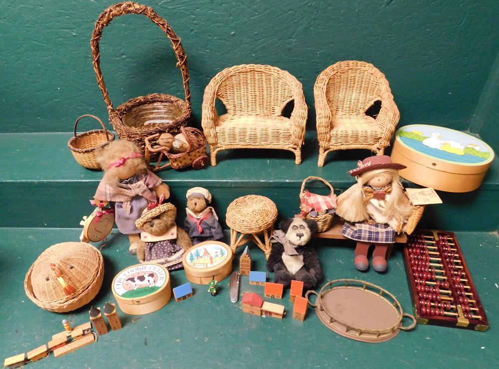 Lot Baskets - Doll Furniture: Lot Baskets - Doll Furniture. "ALL DESCRIPTIONS AND ANY CONDITION STATEMENT GIVEN BY LANGSTON AUCTION GALLERY ARE STRICTLY OPINIONS AND LANGSTON'S SHALL HAVE NO RESPONSIBILITY FOR ERRORS OR OMISSIONS.