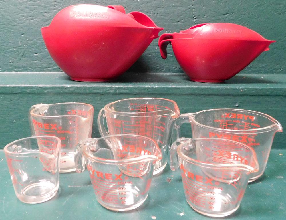 Lot Pyrex Measuring Cups & Measuring Cups (1 of 4)