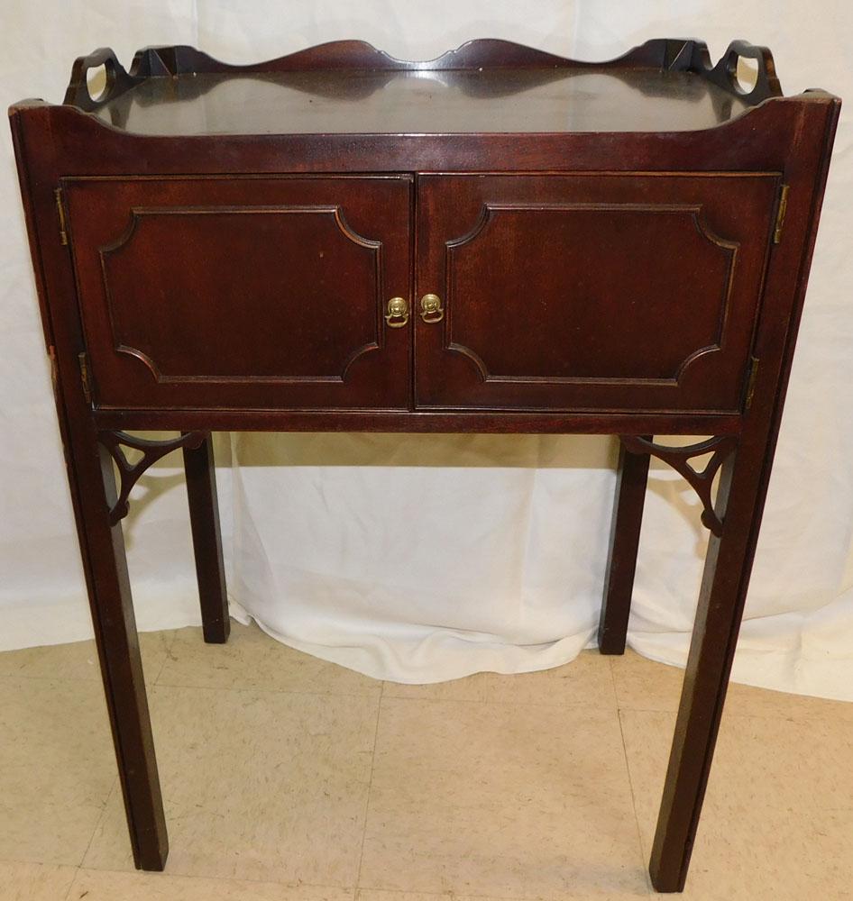 Mahogany Chippendale Style 2 Door Night Stand (1 of 5)