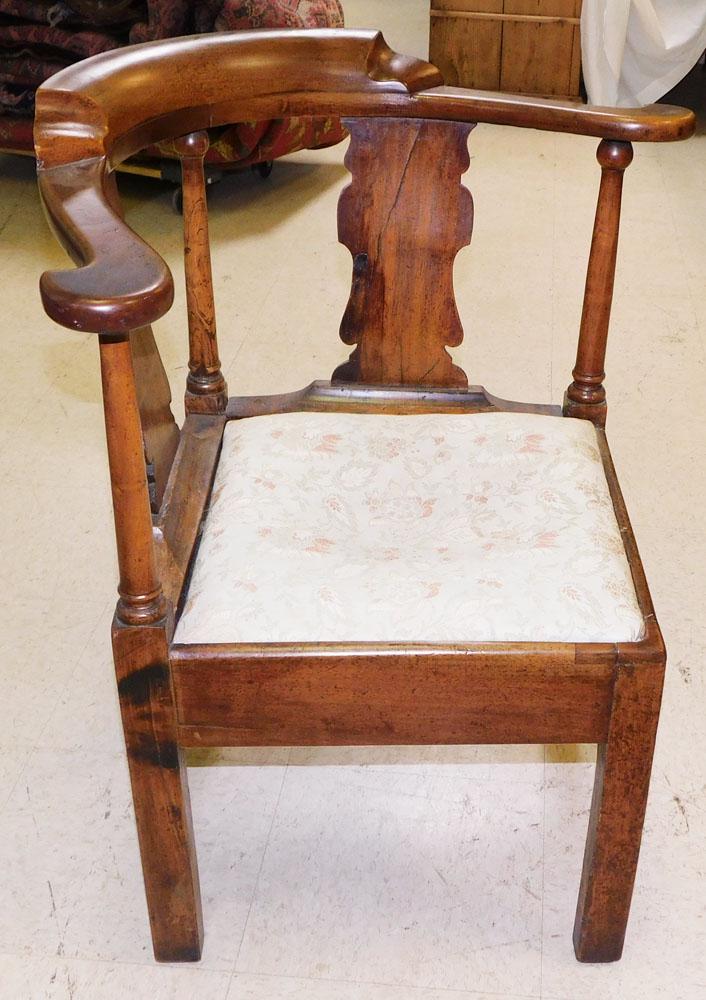 19th Century Mahogany Corner Chair: 19th Century Mahogany Corner Chair . 31 3/4" H ALL DESCRIPTIONS AND ANY CONDITION STATEMENT GIVEN BY LANGSTON AUCTION GALLERY ARE STRICTLY OPINIONS AND LANGSTON'S SHALL HAVE NO RESPONSIBILITY FOR ERRO