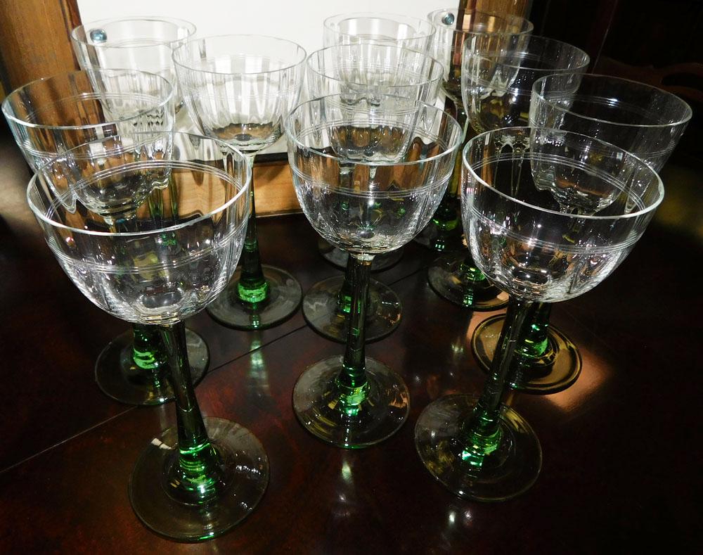 11 Pieces of 2 Tone Glass Stemware: 11 Pieces of 2 Tone Glass Stemware . ALL DESCRIPTIONS AND ANY CONDITION STATEMENT GIVEN BY LANGSTON AUCTION GALLERY ARE STRICTLY OPINIONS AND LANGSTON'S SHALL HAVE NO RESPONSIBILITY FOR ERRORS OR OMIS
