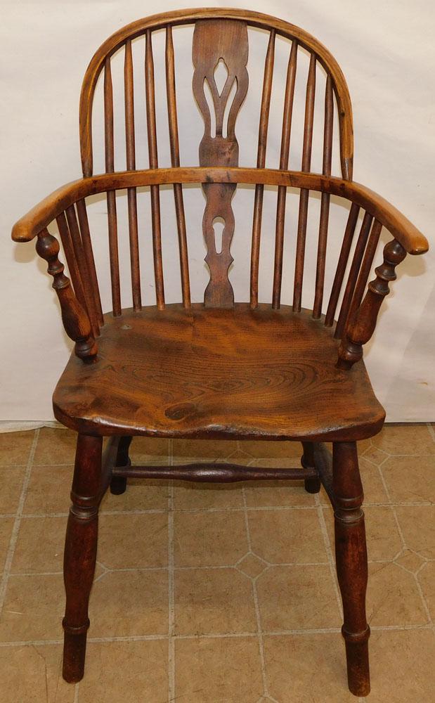 19th Century Elmwood English Windsor Arm Chair: 19th Century Elmwood English Windsor Arm Chair . 37" H ALL DESCRIPTIONS AND ANY CONDITION STATEMENT GIVEN BY LANGSTON AUCTION GALLERY ARE STRICTLY OPINIONS AND LANGSTON'S SHALL HAVE NO RESPONSIBILITY 
