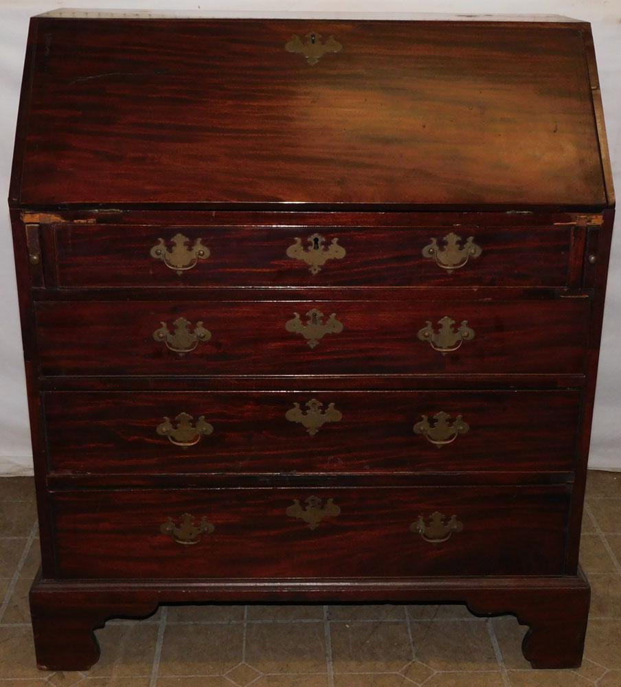 19th Century English Mahogany Slant Front Desk: 19th Century English Mahogany Slant Front Desk . 38" W 21" D 42 1/4" H ALL DESCRIPTIONS AND ANY CONDITION STATEMENT GIVEN BY LANGSTON AUCTION GALLERY ARE STRICTLY OPINIONS AND LANGSTON'S SHALL HAVE NO