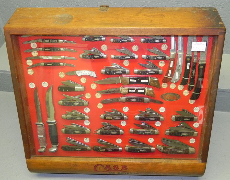 602 Wood display w/ (38) Case knives. Lot 0602